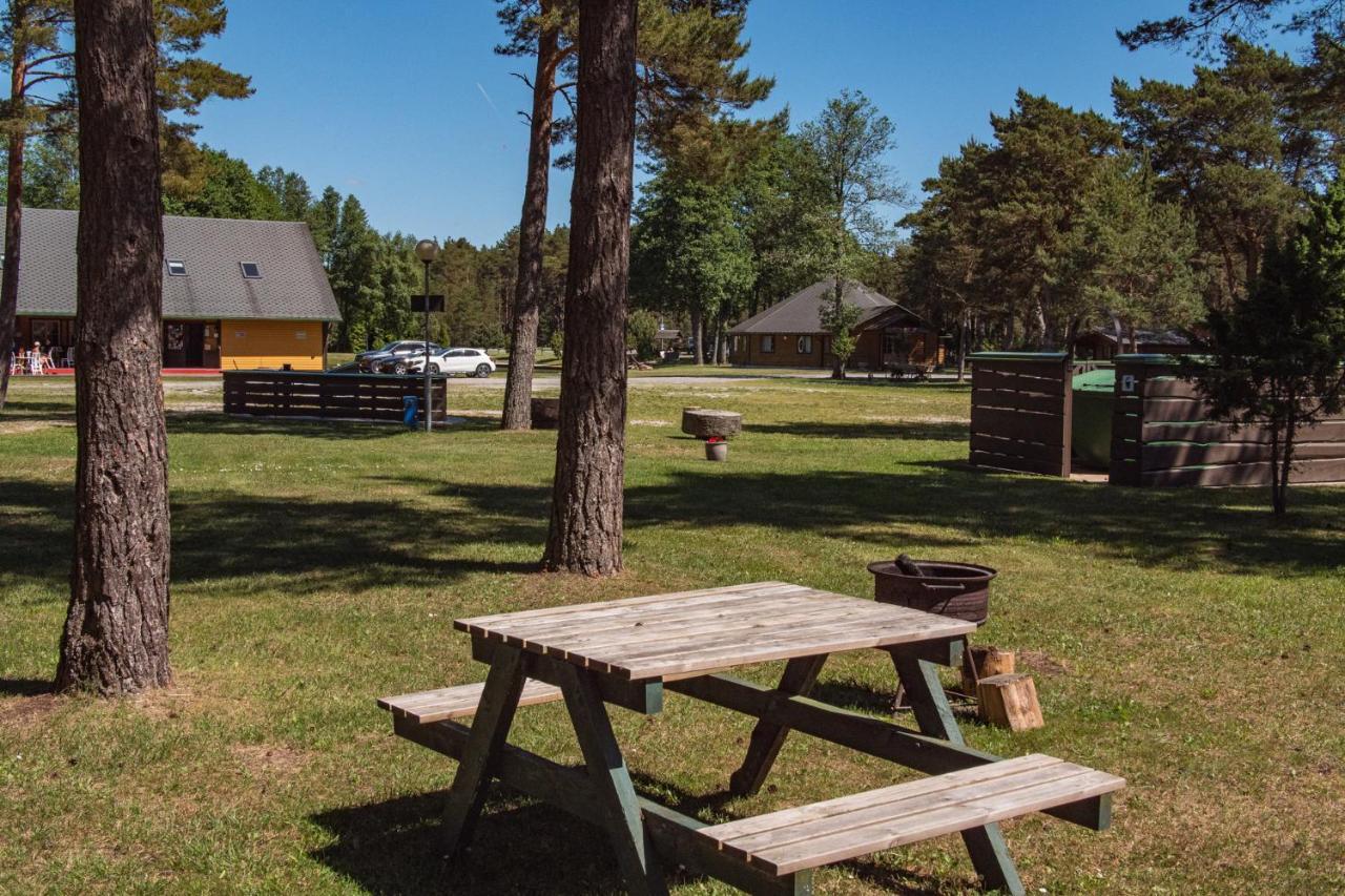 Tehumardi Camping Salme Exterior photo